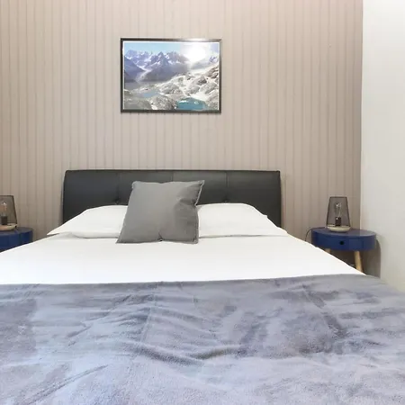 L'aiguille - Center Of - View Mont-blanc شامونكس